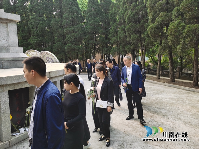 古蔺县开展“感恩思源·缅怀先辈”主题祭扫活动(图3)