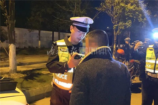 血的教训！内江交警通报近期两起摩托致人死亡交通事故(图1)