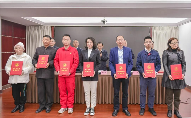 泸州首次!西南医大附院党团医疗志愿服务总队荣获全国最佳志愿服务组织(图4) 泸州首次!西南医大附院党团医疗志愿服务总队荣获全国最佳志愿服务组织(图4)