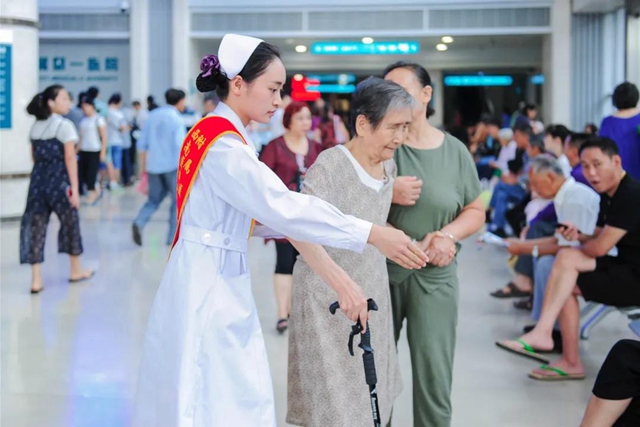 泸州首次!西南医大附院党团医疗志愿服务总队荣获全国最佳志愿服务组织(图6) 泸州首次!西南医大附院党团医疗志愿服务总队荣获全国最佳志愿服务组织(图6)