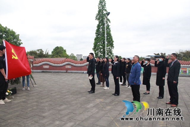 泸县残联开展“缅怀英勇先烈  弘扬革命精神”扫墓祭祀活动(图2)