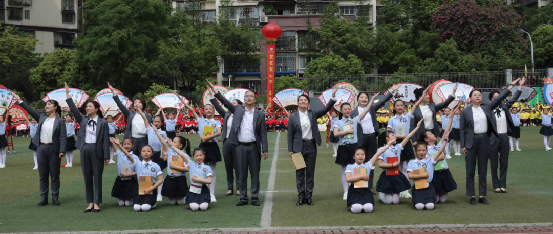 泸州十八中操场被这三种颜色占领！(图4)