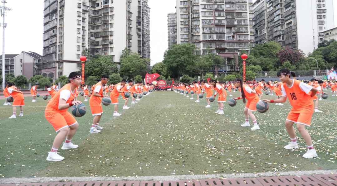 泸州十八中操场被这三种颜色占领！(图31)
