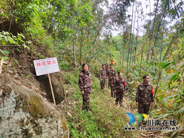 宜宾南溪区长兴镇:清明巡山防火忙(图1) 宜宾南溪区长兴镇:清明巡山防火忙(图1)