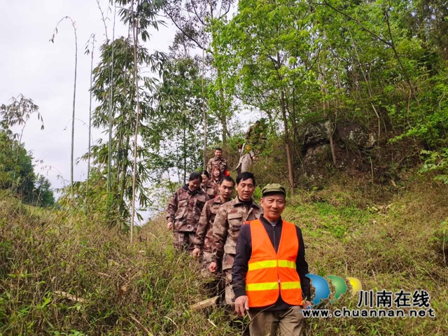 宜宾南溪区长兴镇:清明巡山防火忙(图2) 宜宾南溪区长兴镇:清明巡山防火忙(图2)