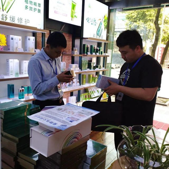 泸县：美容店里藏猫腻，市场监管火眼金睛揪“李鬼”(图2)