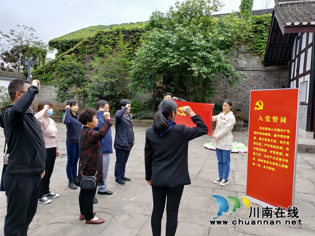 龙马潭区红星街道龙桥子社区开展侨之家“缅怀先烈伟绩、弘扬民族精神”主题活动(图2)