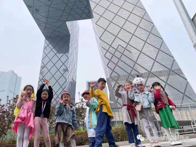 泸州川视学校佘金全第六次率队进军央视(图3) 泸州川视学校佘金全第六次率队进军央视(图3)