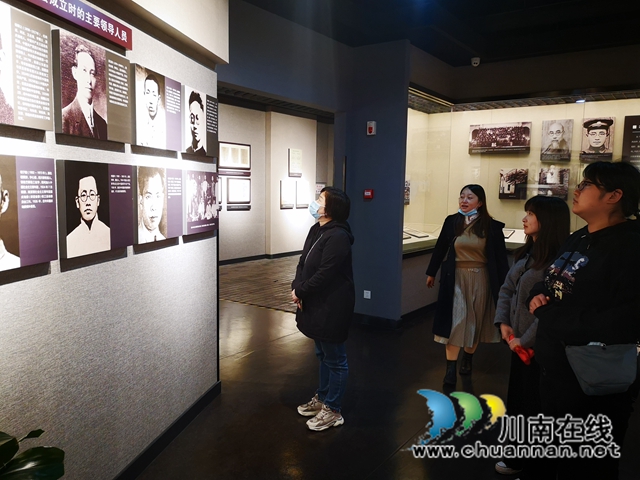 龙马潭区工商联开展“学党史、知党情、跟党走”主题党日活动(图1) 龙马潭区工商联开展“学党史、知党情、跟党走”主题党日活动(图1)