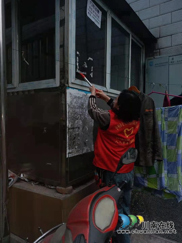 龙马潭区红星街道龙桥子社区侨胞侨属响应社区号召开展周末一小时志愿服务活动(图3) 龙马潭区红星街道龙桥子社区侨胞侨属响应社区号召开展周末一小时志愿服务活动(图3)