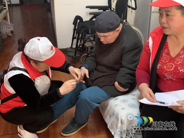 传承雷锋精神，弘扬时代新风！合江县少岷社区开展红十字志愿者服务活动(图2)
