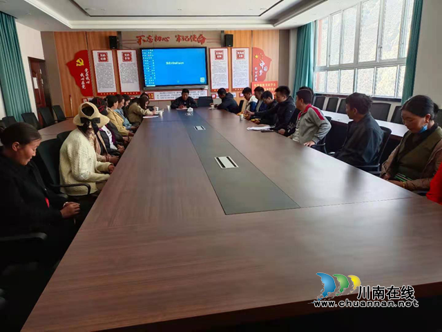抓实生活老师培训，推进宿舍精细化管理！甘孜州雅江县呷拉镇初级中学开展生活教师培训(图1)