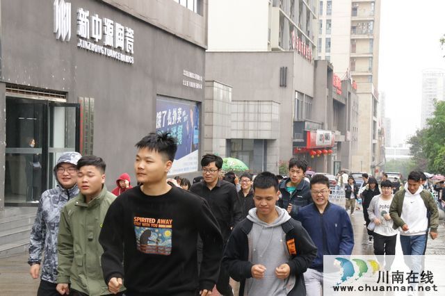 四川三河职业学院开展全覆盖应急疏散演练活动(图1)