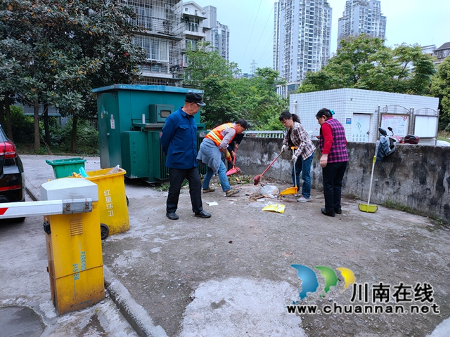 龙马潭区红星街道奥体社区开展爱国卫生整治行动(图2)