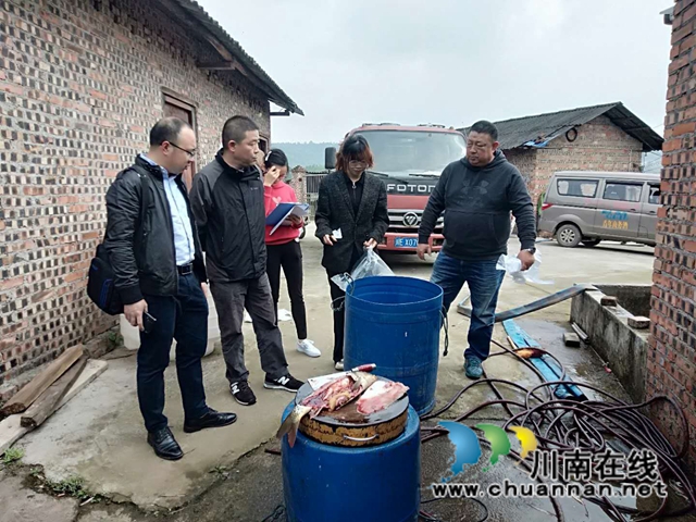 四川省农科院专家组到泸县百和镇抽检农产品质量安全(图1)