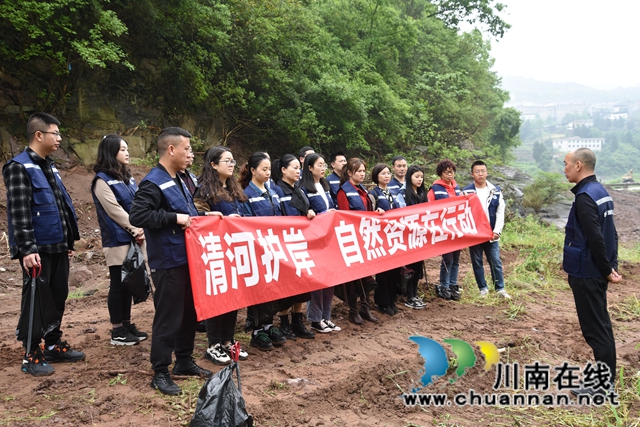 古蔺县自然资源和规划局开展“清河护岸”专项行动(图1)