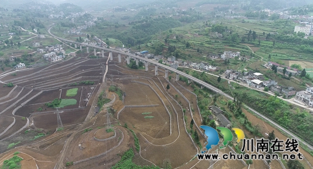 古蔺县龙山镇杨坪村:产业基地如画卷,乡村振兴有基础(图2) 古蔺县龙山镇杨坪村:产业基地如画卷,乡村振兴有基础(图2)