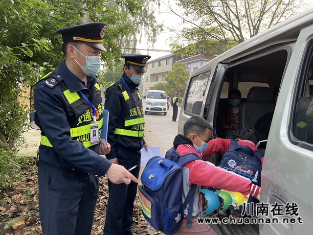 泸县百和镇开展道路交通“五统一、五联动”联合执法行动(图1)