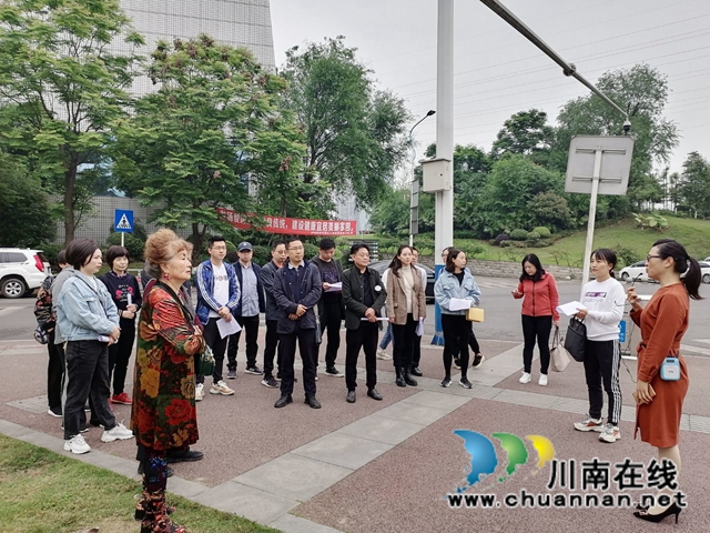 龙马潭区政协领导携致公党代表到奥体社区考察城市民宗工作(图3)