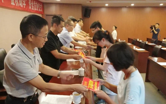 助学帮扶、婚恋服务、发放慰问金......泸州工会15件实事服务职工(图1)