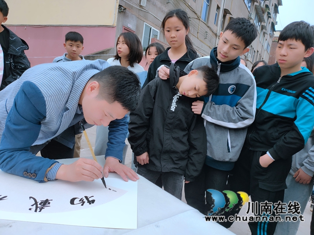 合江县政协美术家协会送艺术下乡到九支中学(图1) 合江县政协美术家协会送艺术下乡到九支中学(图1)