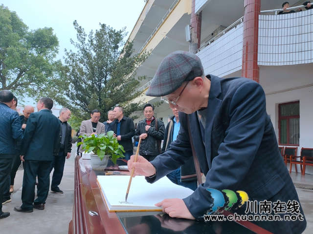 合江县政协美术家协会送艺术下乡到九支中学(图3) 合江县政协美术家协会送艺术下乡到九支中学(图3)