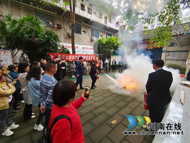 龙马潭区小市街道合道街社区开展安全培训及演练(图1) 龙马潭区小市街道合道街社区开展安全培训及演练(图1)