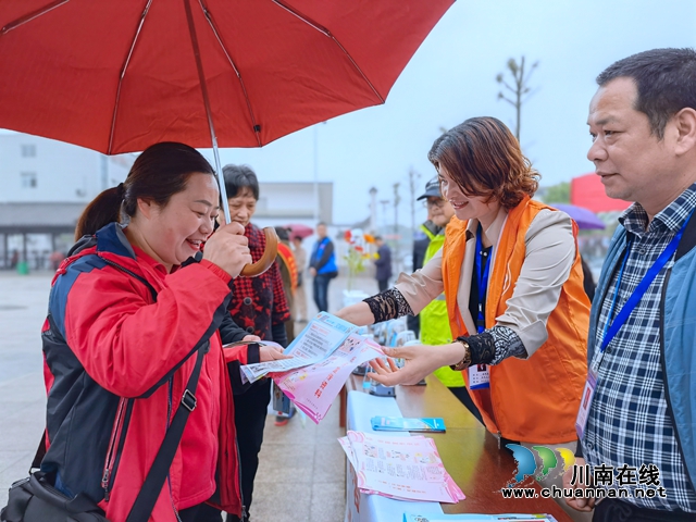 泸县立石镇:共筑禁毒防线,创建"无毒立石”(图1) 泸县立石镇:共筑禁毒防线,创建"无毒立石”(图1)