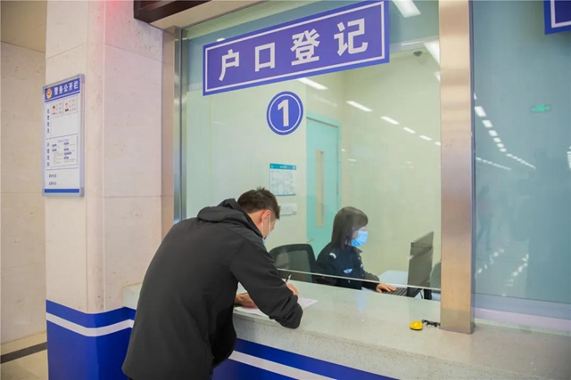 出生即可上户!新生婴儿落户登记窗口进驻西南医大附院康健中心院区(图2) 出生即可上户!新生婴儿落户登记窗口进驻西南医大附院康健中心院区(图2)