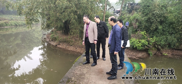 朱兵到泸县百和镇督导河长制工作(图1)