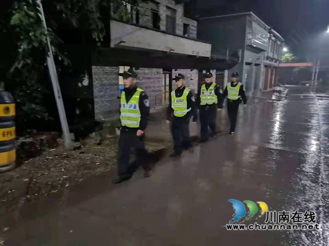 泸县云龙镇:加强治安巡逻 提高群众安全感(图1) 泸县云龙镇:加强治安巡逻 提高群众安全感(图1)