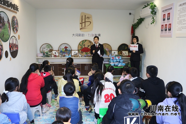 关爱留守儿童“春风行动”走进纳溪区大河新村(图1) 关爱留守儿童“春风行动”走进纳溪区大河新村(图1)