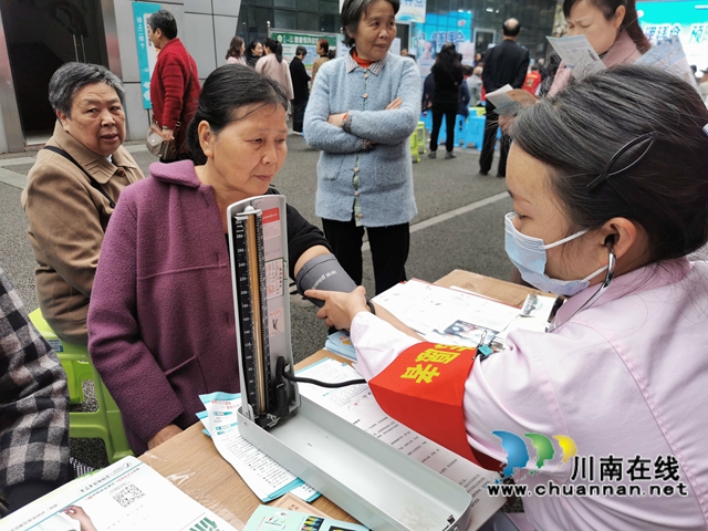 龙马潭：市民家门口学健康知识(图2)