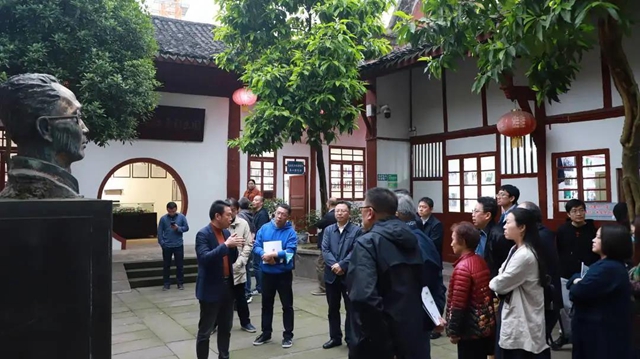 《十月》年度文学论坛永久落户宜宾江安(图4) 《十月》年度文学论坛永久落户宜宾江安(图4)