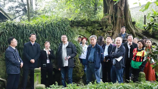 《十月》年度文学论坛永久落户宜宾江安(图5) 《十月》年度文学论坛永久落户宜宾江安(图5)