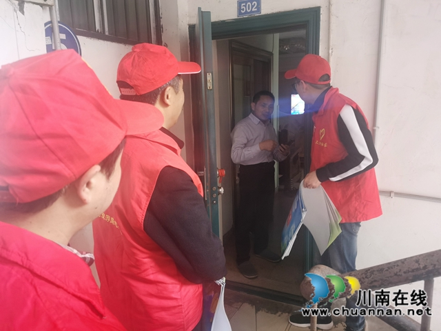 龙马潭区小市街道上大街社区开展垃圾分类“撤桶并点＋定时定点”宣传工作(图5)