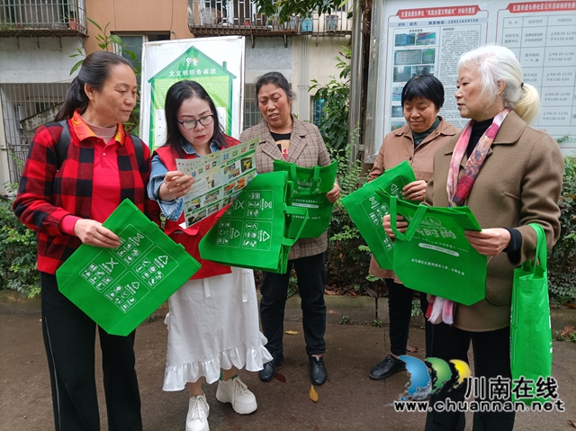 龙马潭区红星街道：助力垃圾分类，人大代表在行动(图1)