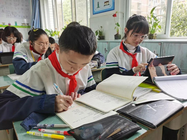 泸州断指少年有个钢琴梦……