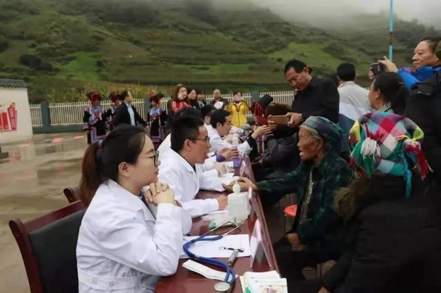 西南医大中医院荣获四川省脱贫攻坚先进集体(图10)