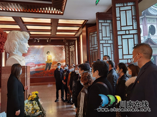 龙马潭区小市街道上大街社区妇联开展“不忘初心 感党恩”集中学习教育活动(图1)