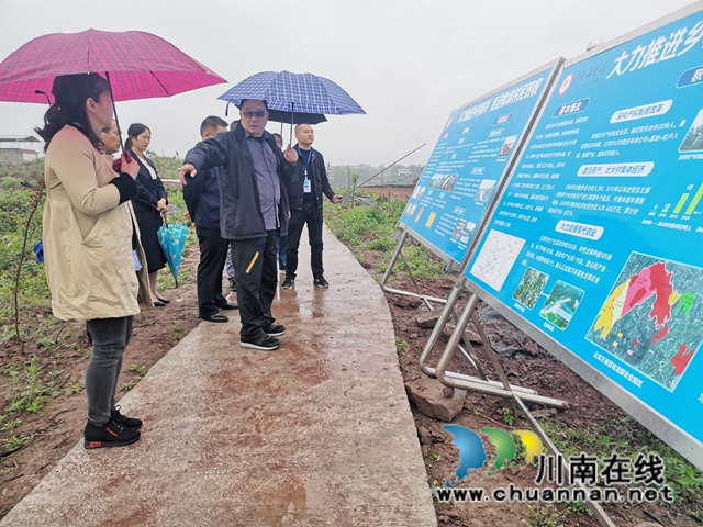 卢水生教授到泸县云龙镇调研指导“三变”改革工作(图1)