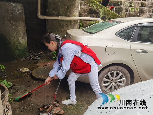 江阳区大山坪街道麻柳湾社区：助力疫情防控，携手爱卫同行(图2)