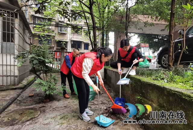 江阳区大山坪街道麻柳湾社区：助力疫情防控，携手爱卫同行(图1)