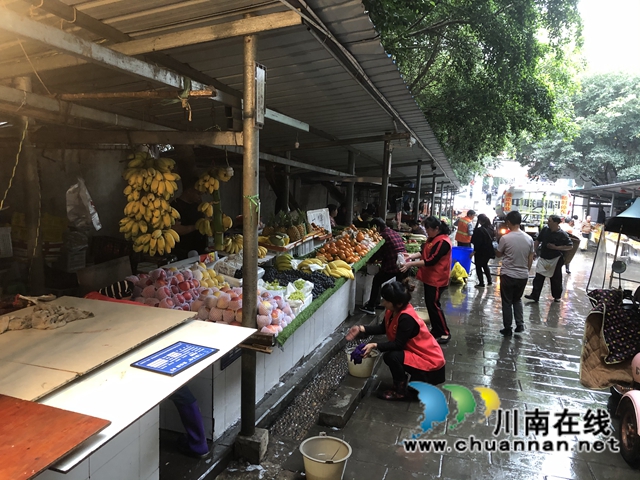 龙马潭区红星街道春晖社区：国卫迎复审 志愿服务在行动(图1)