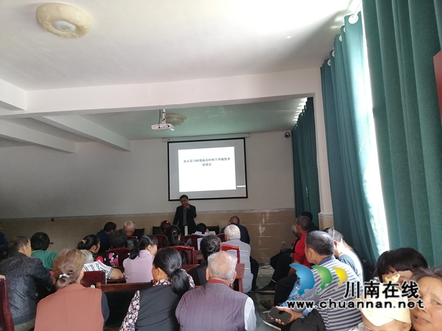 叙永县经济商务科学技术局：开展林下养殖技术培训，巩固脱贫成效(图1)