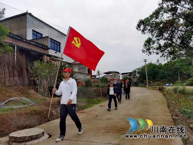 插秧支农保农时！泸县罗桥小学开展党史学习实践活动(图1)