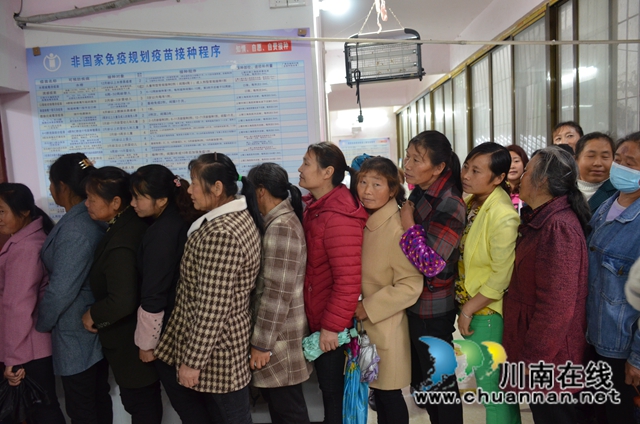 “四川同心·专家服务团”西南医科大学分团成员走进古蔺县大寨苗族乡开展义诊活动(图2)