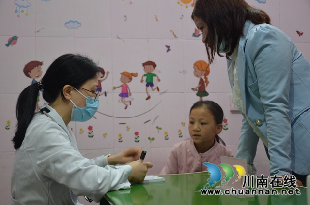 “四川同心·专家服务团”西南医科大学分团成员走进古蔺县大寨苗族乡开展义诊活动(图4)