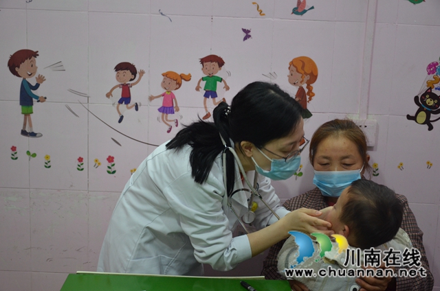 “四川同心·专家服务团”西南医科大学分团成员走进古蔺县大寨苗族乡开展义诊活动(图3)