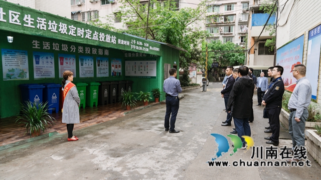 深圳市“1对1”生活垃圾分类交流协作调研团到泸州市龙马潭区考察指导生活垃圾分类(图1)
